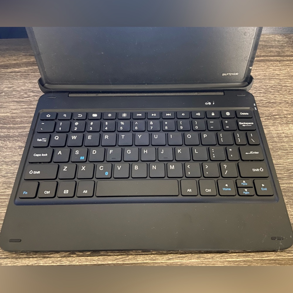 WIRELESS KEYBOARD FOR FIRE HD 10 WITH DETACHABLE CASE